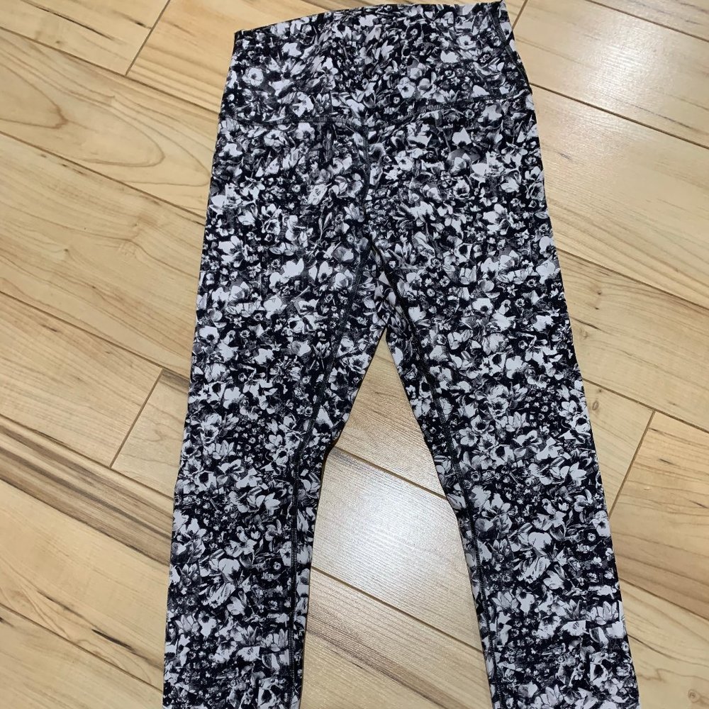 Lululemon Wunder Under HR Tights in B/W Print